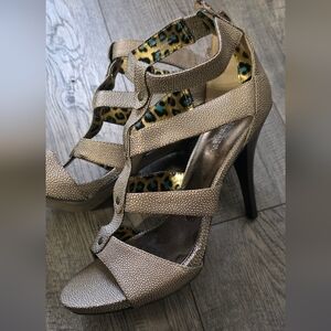 Bisou Bisou Michele Bohbot Textured Stylish Tan High Heels Size 8.5